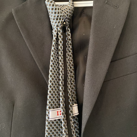 Newberry Boy’s Suit Jacket / Blazer Black with Tie included - Picture 16 of 16